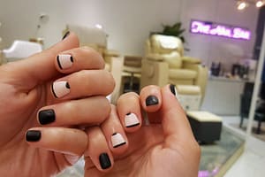 The Nail Bar Korea (더네일바 already in Gyeongnidan 경리단길) has opened up a second location in Hannam, Seoul. That Girl Cartier went to scope it out...nail'd it! Where to get gel nails done in Seoul, South Korea (Itaewon & Hannam)